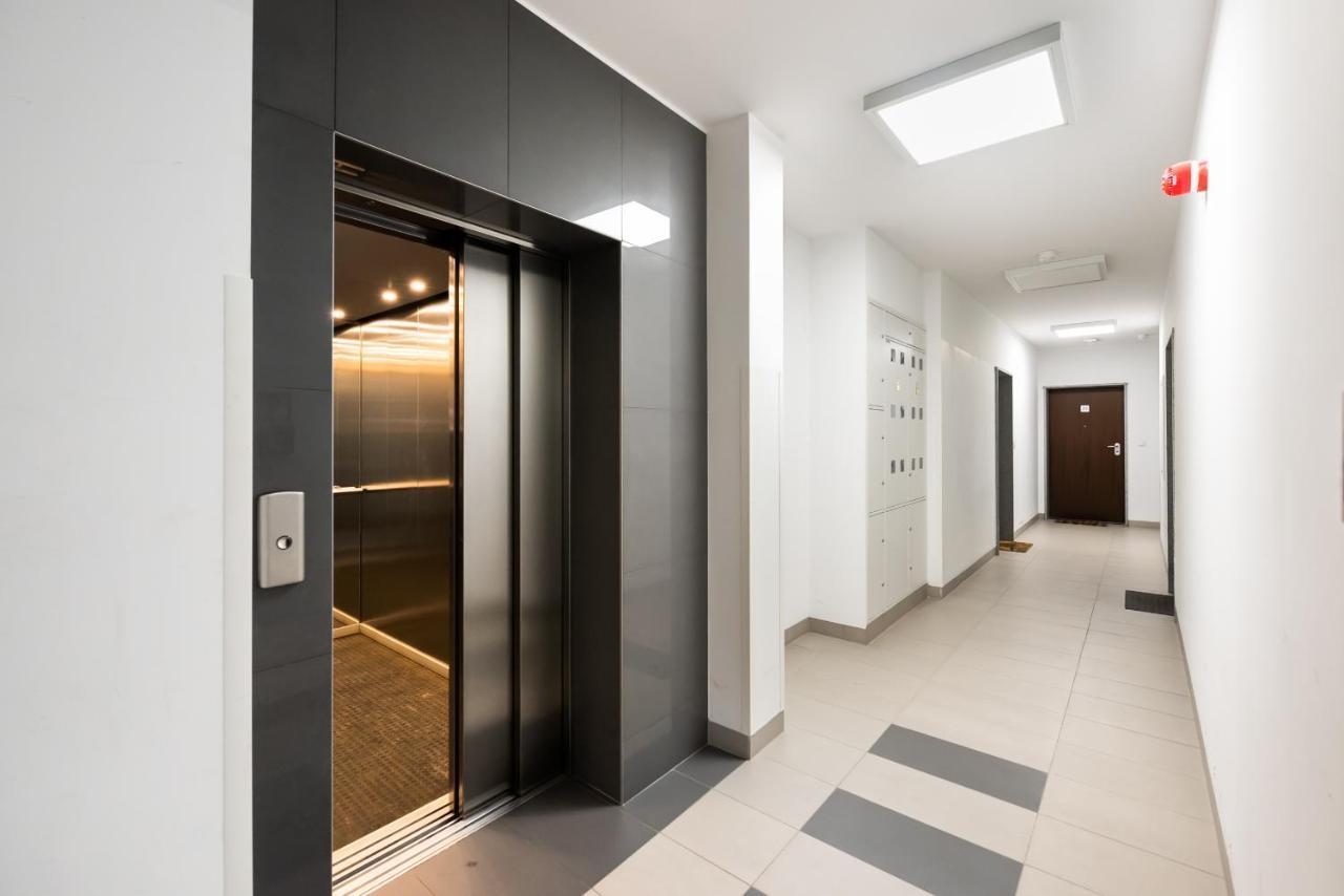 Metro Mlynow Silver Apartment Warschau Exterior foto
