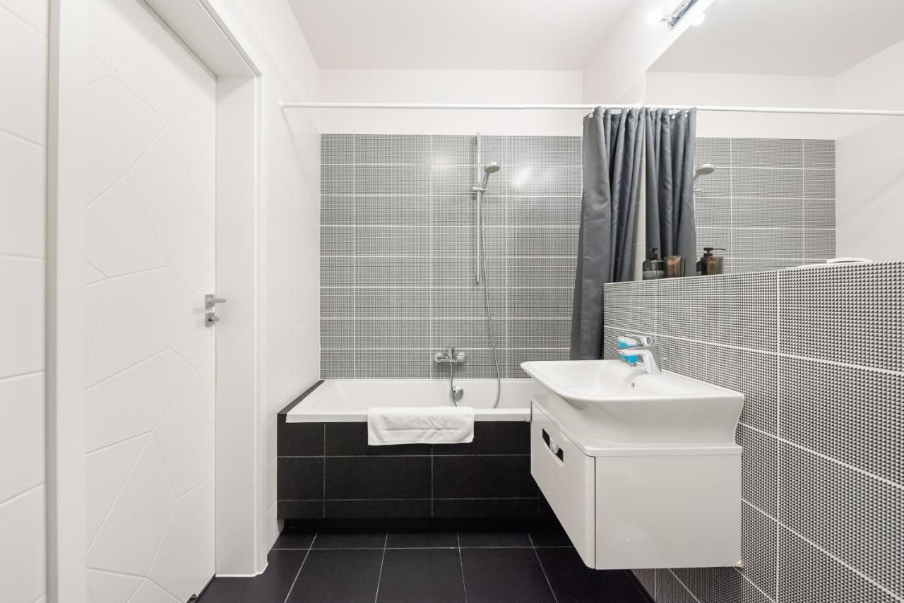 Metro Mlynow Silver Apartment Warschau Exterior foto